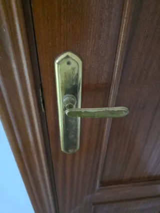 5 puertas de madera  y  2 frontales de armario