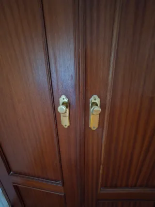 5 puertas de madera  y  2 frontales de armario