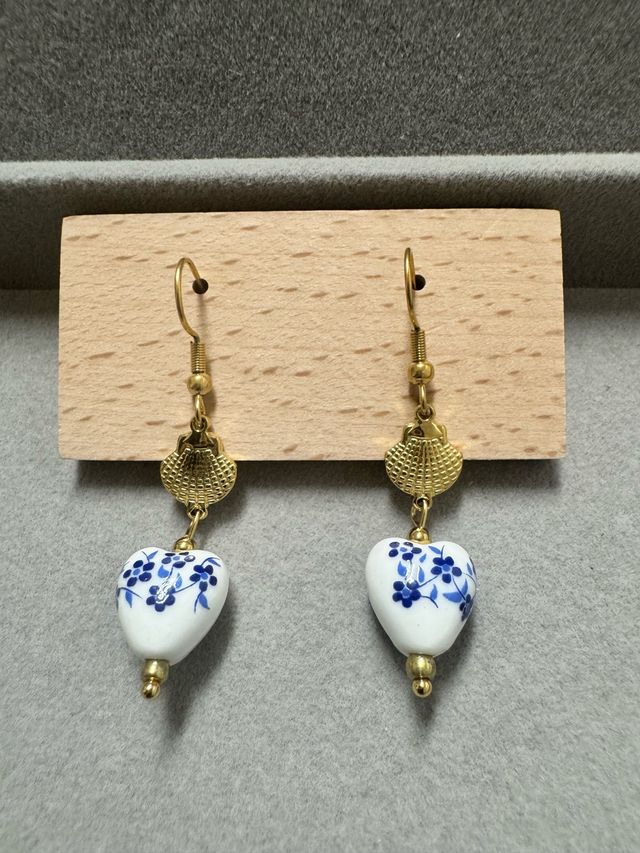 Brincos Coração Azul e Branco