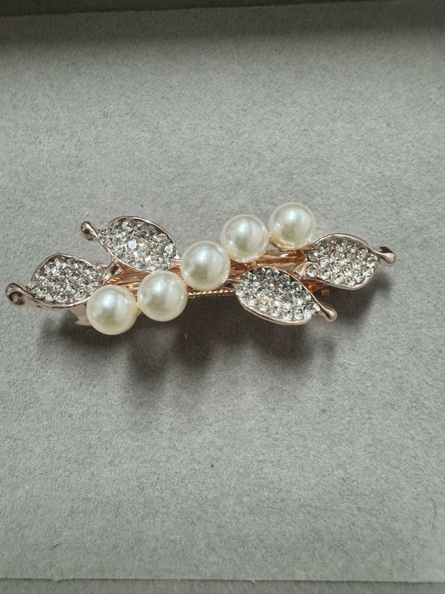 Gancho de cabelo folha pérola dourado