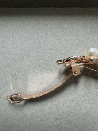 Gancho de cabelo folha pérola dourado