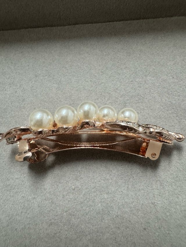 Gancho de cabelo folha pérola dourado