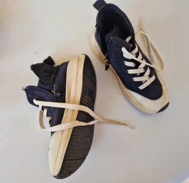 Zapatillas Zara Negras y Beige