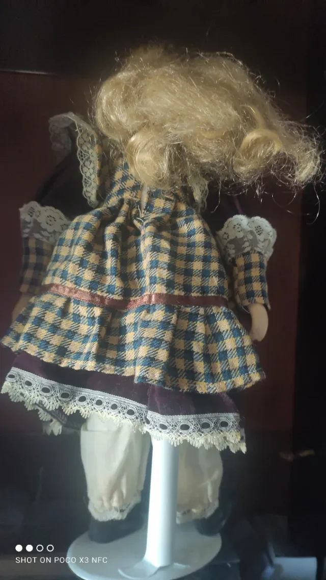 Muñeca de porcelana vintage