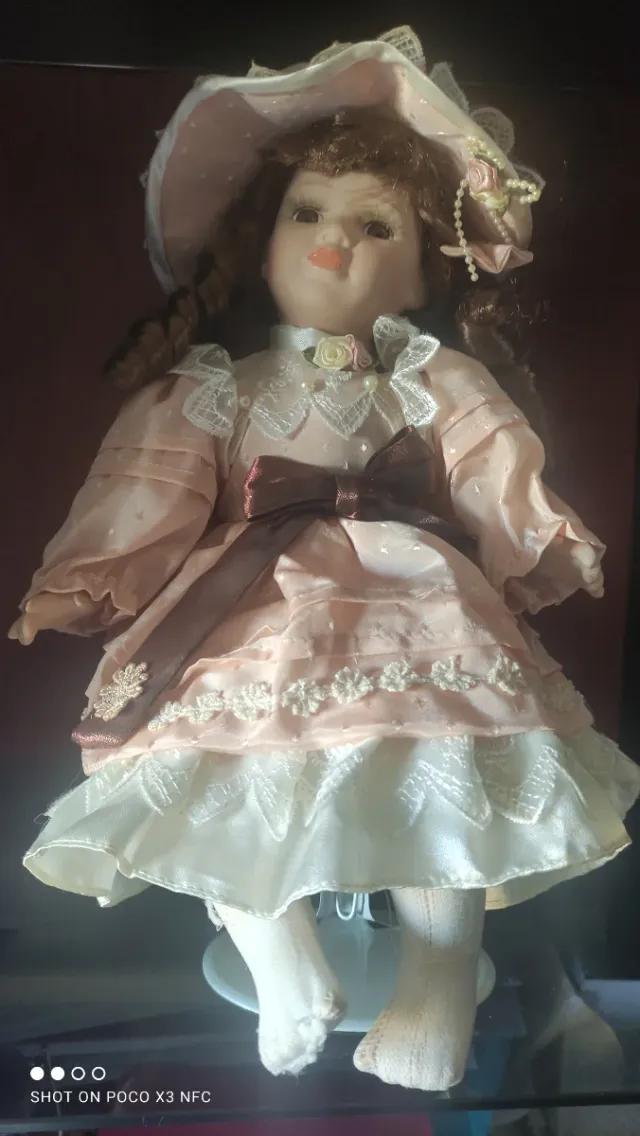 Muñeca de porcelana vintage
