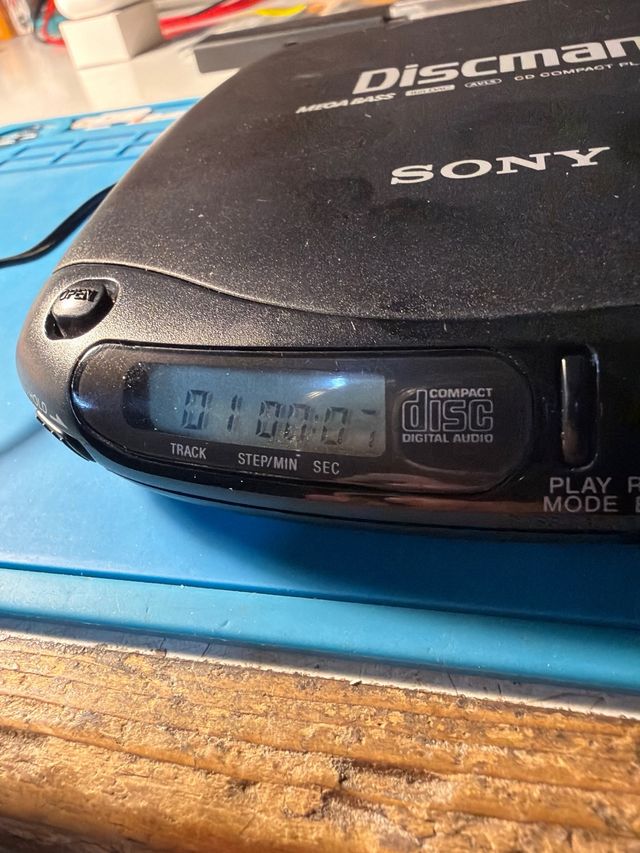 Discman Sony D-131 para reparar