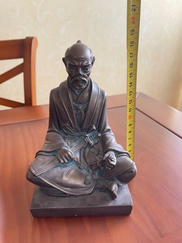 Figura de Escayola decorada.