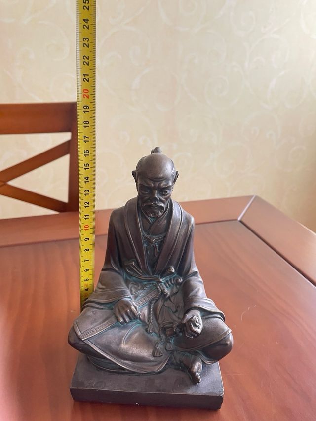 Figura de Escayola decorada.