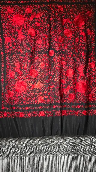 Manton de Manila Seda Bordado a mano Rojo