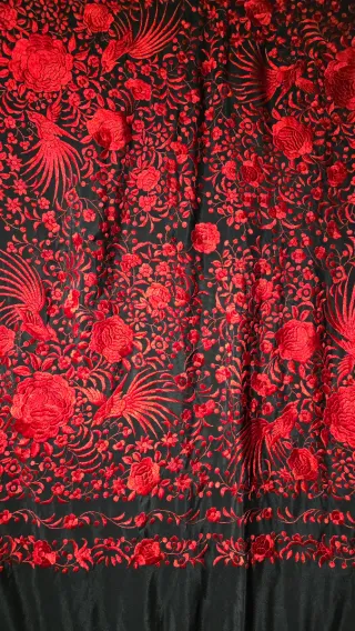 Manton de Manila Seda Bordado a mano Rojo
