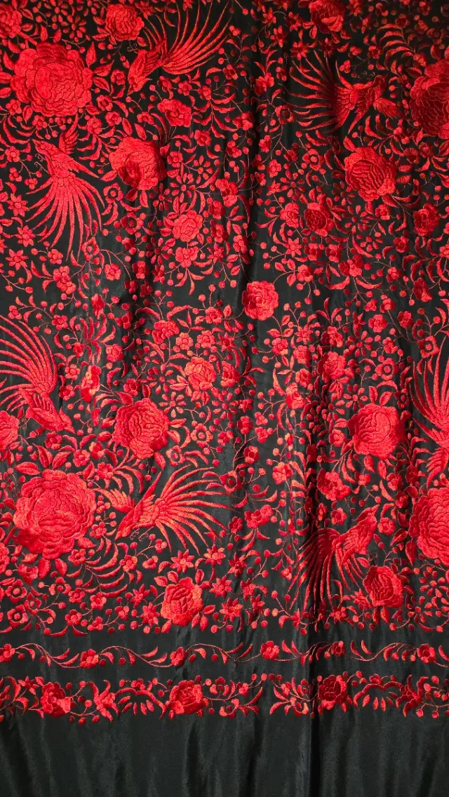 Manton de Manila Seda Bordado a mano Rojo