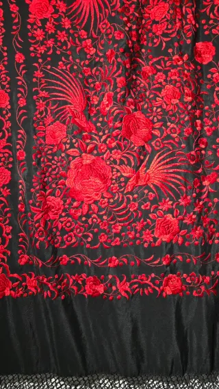 Manton de Manila Seda Bordado a mano Rojo