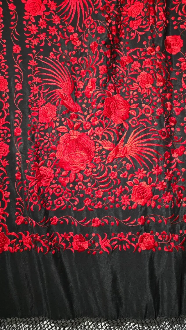 Manton de Manila Seda Bordado a mano Rojo