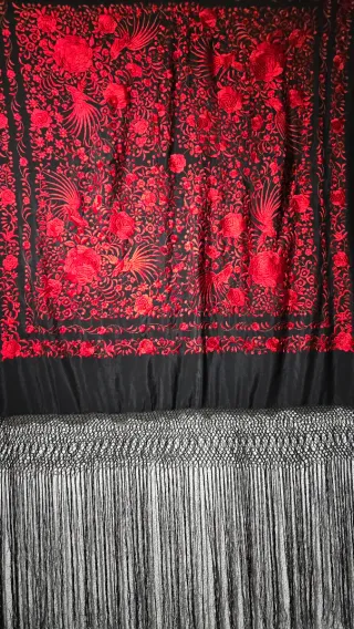 Manton de Manila Seda Bordado a mano Rojo