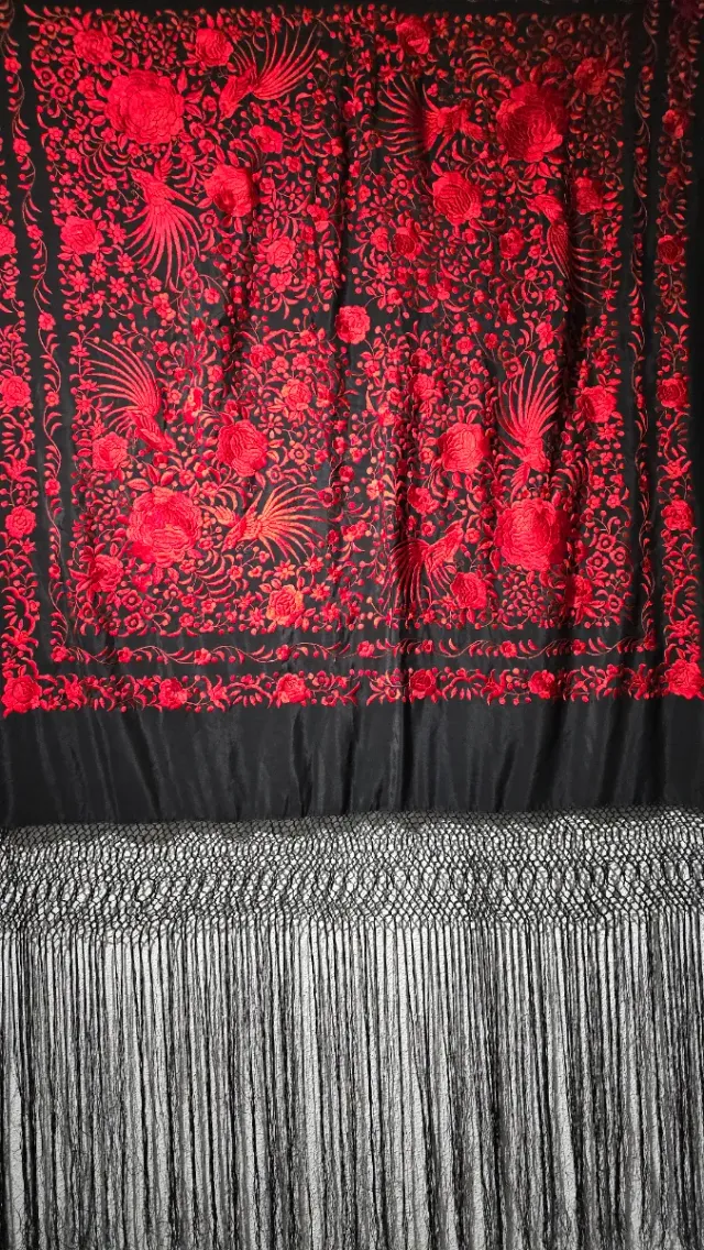 Manton de Manila Seda Bordado a mano Rojo