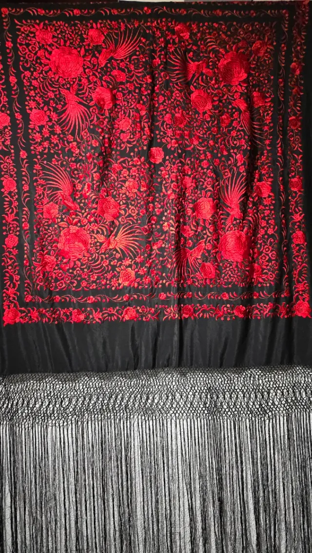 Manton de Manila Seda Bordado a mano Rojo