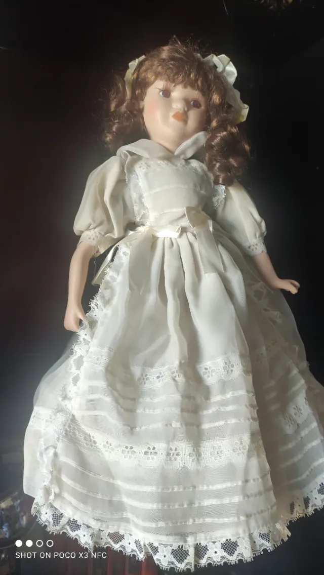 Muñeca de porcelana vintage