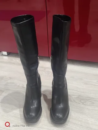 Botas altas tacón piel negra