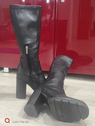 Botas altas tacón piel negra