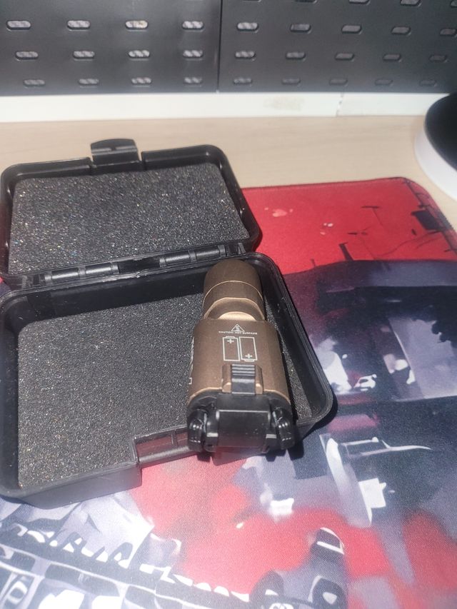 Linterna Táctica Airsoft dorada