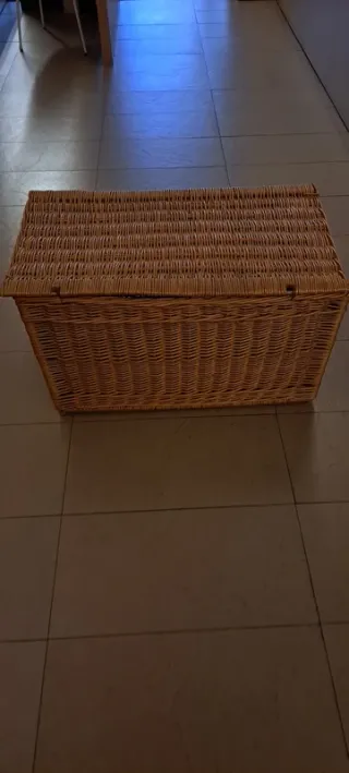 Baúl de mimbre, poco uso