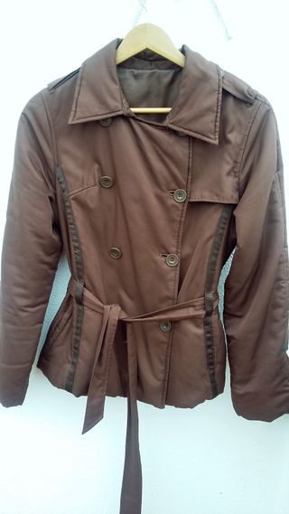 Abrigo corto acolchado marrón