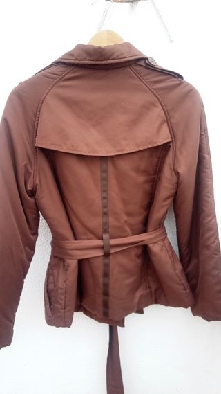 Abrigo corto acolchado marrón