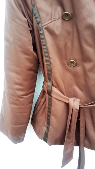 Abrigo corto acolchado marrón