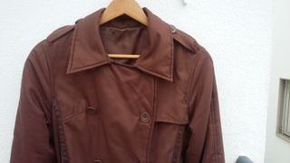 Abrigo corto acolchado marrón