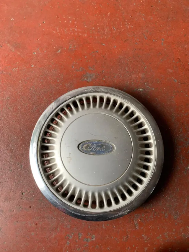 Tapacubos Ford Taurus 14