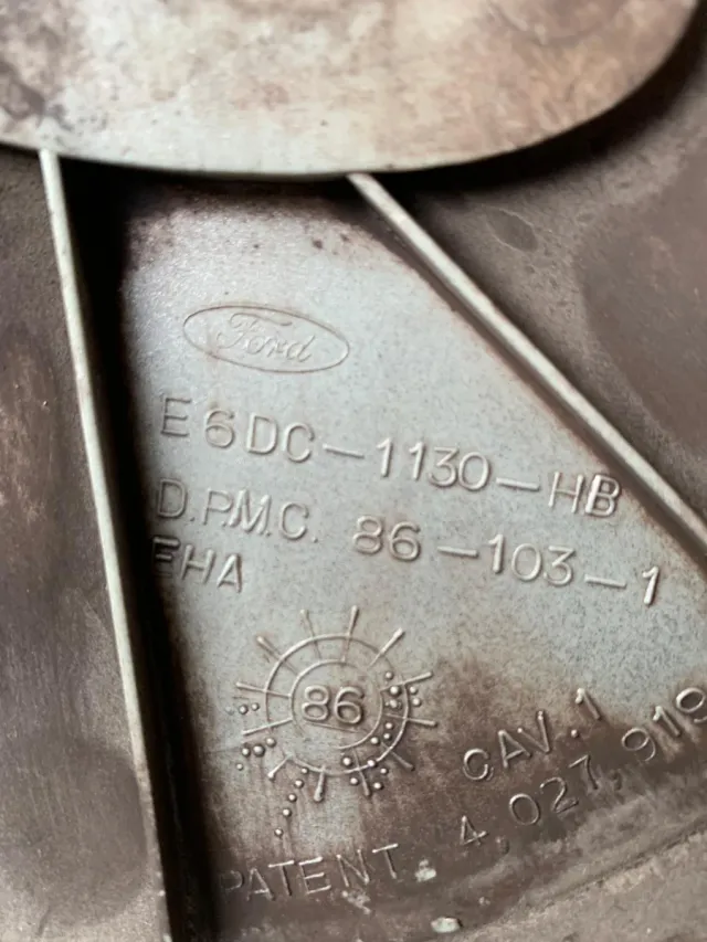 Tapacubos Ford Taurus 14