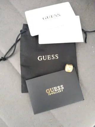 Pendiente Guess Dorado