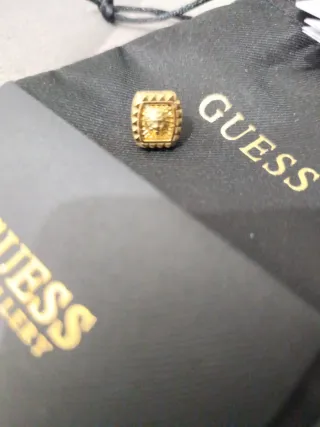 Pendiente Guess Dorado