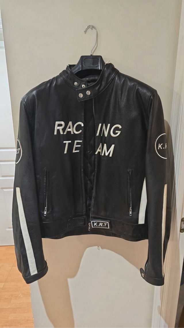 Cazadora de piel negra