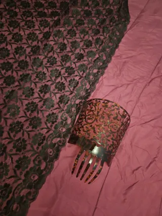 Mantilla y teja de encaje