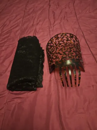 Mantilla y teja de encaje