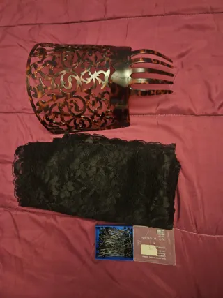 Mantilla y teja de encaje