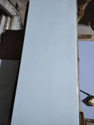 Baldosa blanca brillante