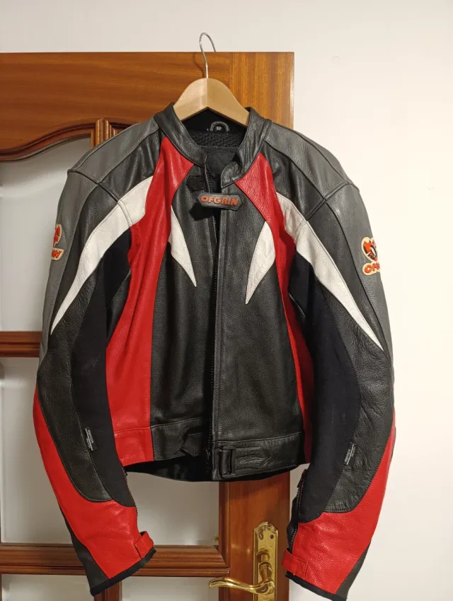 Chaqueta Biker Piel Negra y Roja con Protecciones