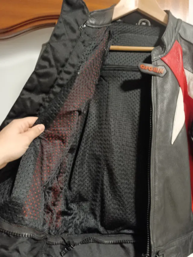 Chaqueta Biker Piel Negra y Roja con Protecciones