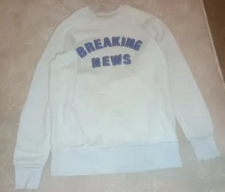 Jersey Breaking News azul y blanco