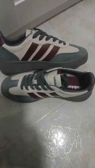 Zapatillas Adidas Beige y Gris
