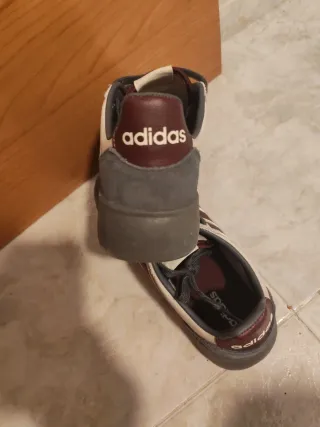 Zapatillas Adidas Beige y Gris