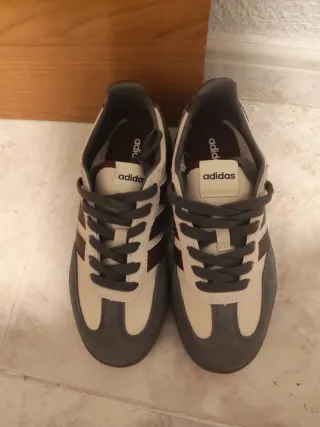 Zapatillas Adidas Beige y Gris