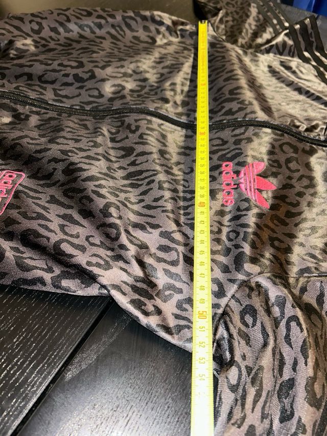 Casaco Adidas Chile62 Vintage Leopardo Cinza Rosa