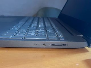 Pc Lenovo V15 (Modello 81YD)