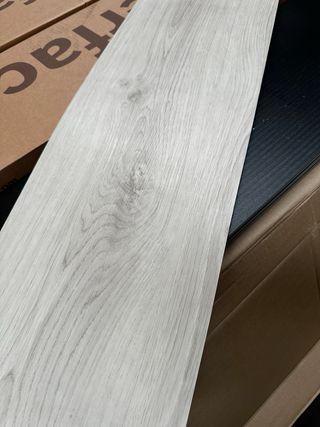 Suelo PVC  a 10 euros el m2 disponible 22,50m2