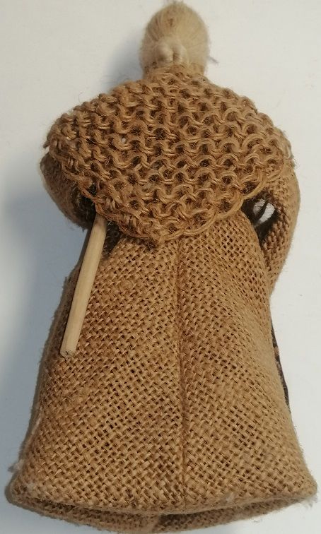 Boneca em palha/vime e Boneca em serapilheira