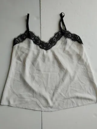 Blusa con encaje negro