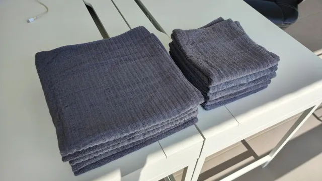 Juego de toallas de baño grises